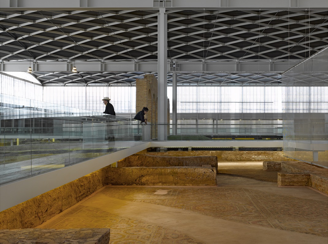 Le Musée archéologique d’Almería est l’un des projets que nous exposerons durant la Biennale d’architecture de Venise. Photo : Roland Halbe