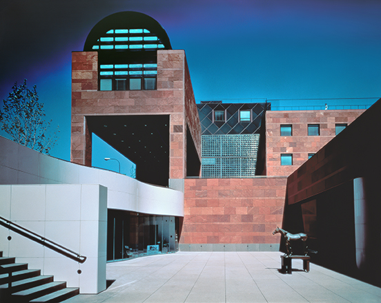 Museo de Arte Contemporáneo de Los Ángeles, Arata Isozaki, 1986. Foto: Yasuhiro Ishimoto