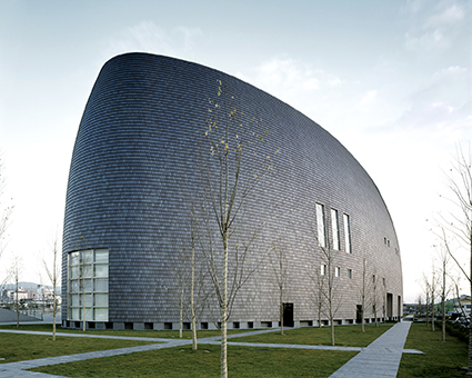 Nara Centennial Hall, Arata Isozaki, 1999. Photo: Hisao Suzuki. Foto: Hisao Suzuki.